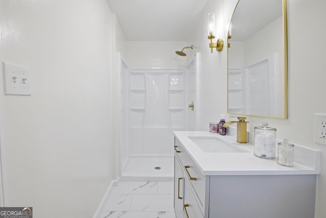 180 E Greenwood Drive, Carrollton, GA 30117