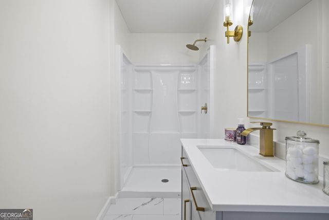 180 E Greenwood Drive, Carrollton, GA 30117