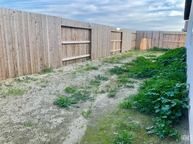 1836 Walnut Drive, Arvin, CA 93203