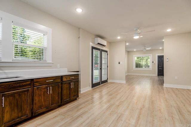 1855 A &B Robins, Conway, AR 72034