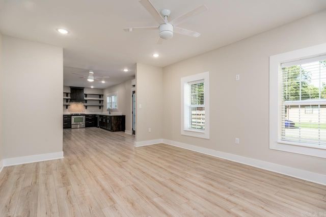 1855 A &B Robins, Conway, AR 72034
