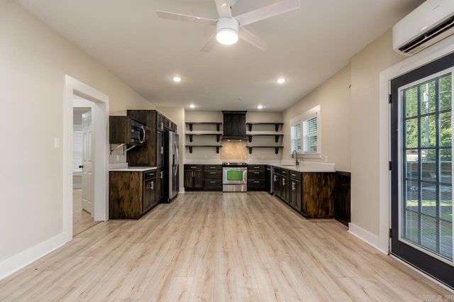 1855 A &B Robins, Conway, AR 72034