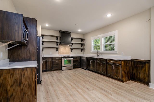 1855 A &B Robins, Conway, AR 72034