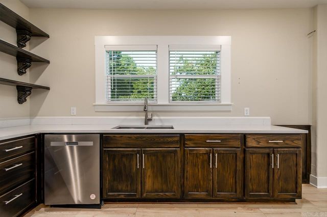 1855 A &B Robins, Conway, AR 72034