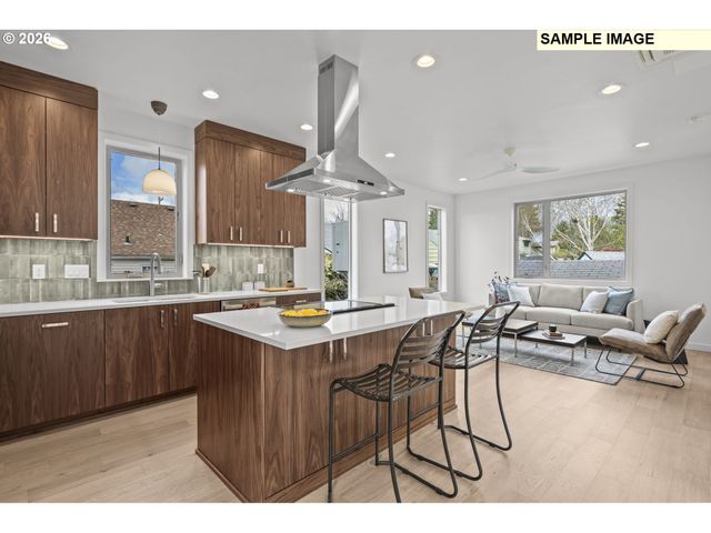 5355 Se Stark St Se, Portland, OR 97215