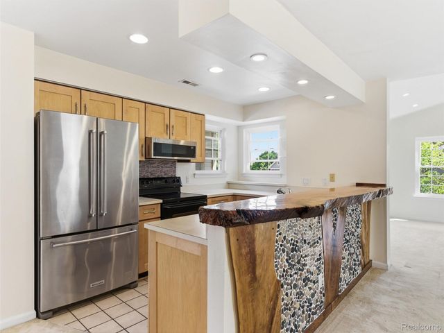 6605 Firestone Court, West Bloomfield Charter Township, MI 48322
