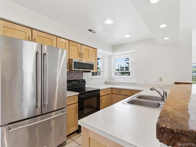 6605 Firestone Court, West Bloomfield Charter Township, MI 48322