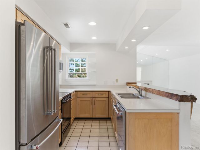 6605 Firestone Court, West Bloomfield Charter Township, MI 48322
