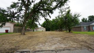 704 E 6th Street, Bonham, TX 75418