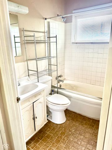 1916 W White River Boulevard, Muncie, IN 47303