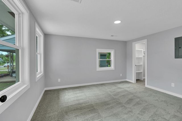 2624 N Green, Wichita, KS 67219