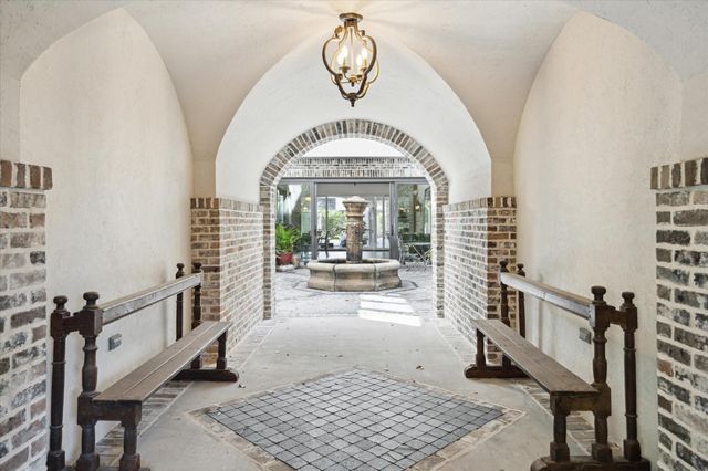 2222 Oxford Street, Houston, TX 77008