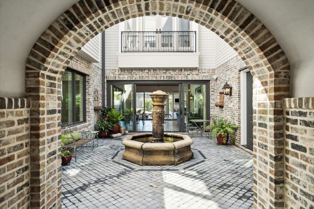 2222 Oxford Street, Houston, TX 77008