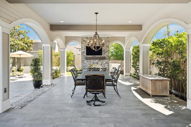 2222 Oxford Street, Houston, TX 77008