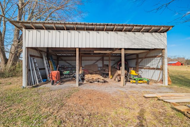 3441 Woodbury Hwy, Manchester, TN 37355