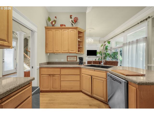 30683 S HIGHWAY 213, Molalla, OR 97038