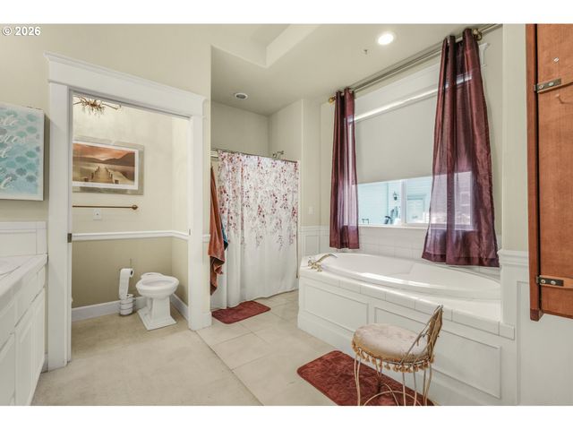 30683 S HIGHWAY 213, Molalla, OR 97038