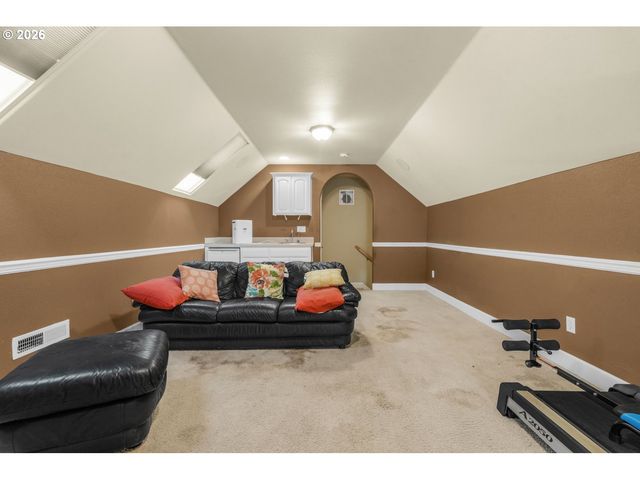 30683 S HIGHWAY 213, Molalla, OR 97038