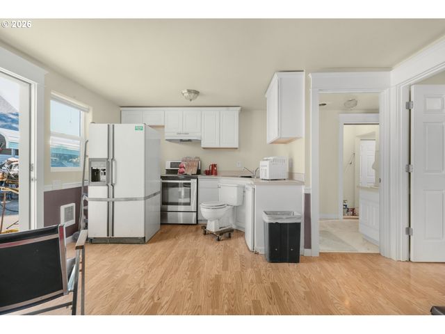 30683 S HIGHWAY 213, Molalla, OR 97038
