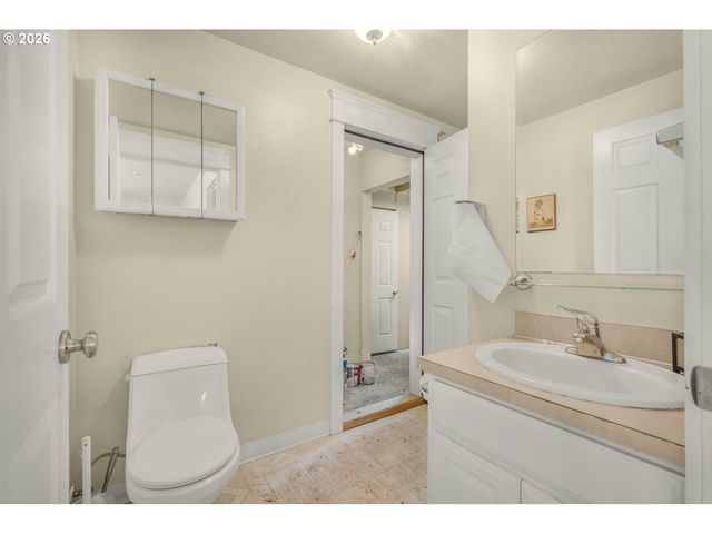 30683 S HIGHWAY 213, Molalla, OR 97038