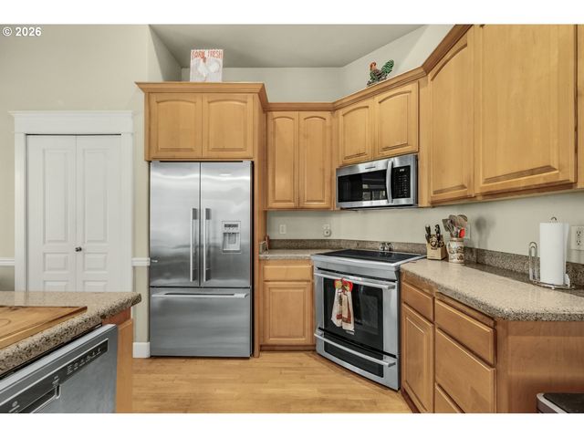 30683 S HIGHWAY 213, Molalla, OR 97038