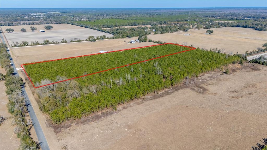 Image 4 of property listing at NW 10TH AVENUE, Trenton, FL 32693