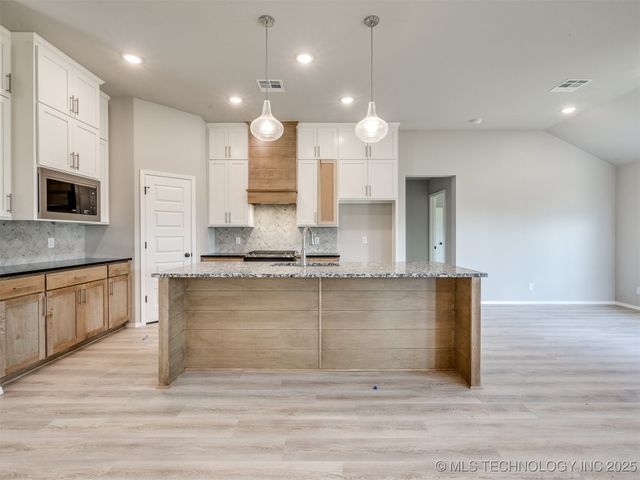 13402 E 124th Street North, Collinsville, OK 74021