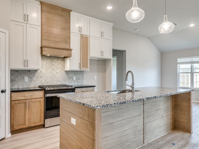 13402 E 124th Street North, Collinsville, OK 74021