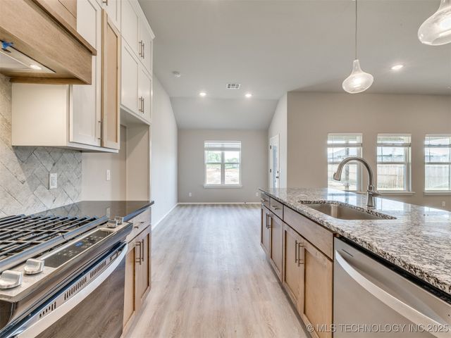 13402 E 124th Street North, Collinsville, OK 74021