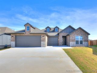 13402 E 124th Street North, Collinsville, OK 74021