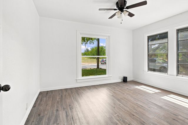 1031 Ritchey Street, Gainesville, TX 76240