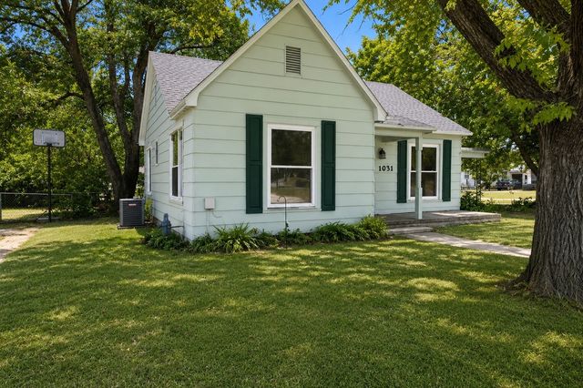 1031 Ritchey Street, Gainesville, TX 76240
