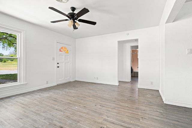 1031 Ritchey Street, Gainesville, TX 76240