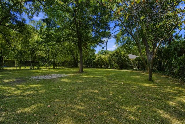 1031 Ritchey Street, Gainesville, TX 76240