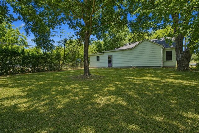 1031 Ritchey Street, Gainesville, TX 76240