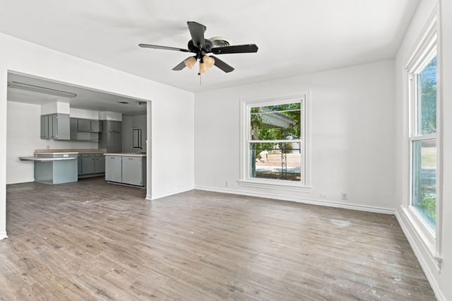 1031 Ritchey Street, Gainesville, TX 76240