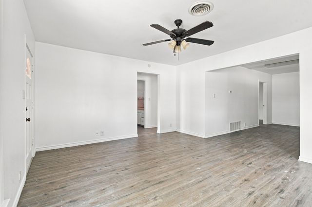 1031 Ritchey Street, Gainesville, TX 76240