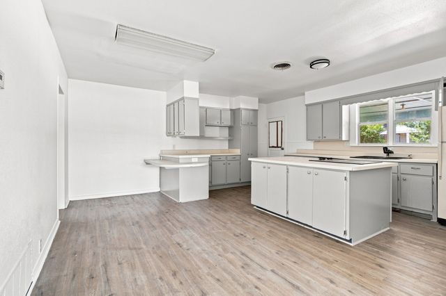 1031 Ritchey Street, Gainesville, TX 76240