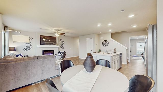 1406 S Banks Street, West Des Moines, IA 50263