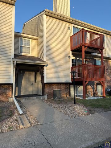 3019 SW Maupin LN, Topeka, KS 66614