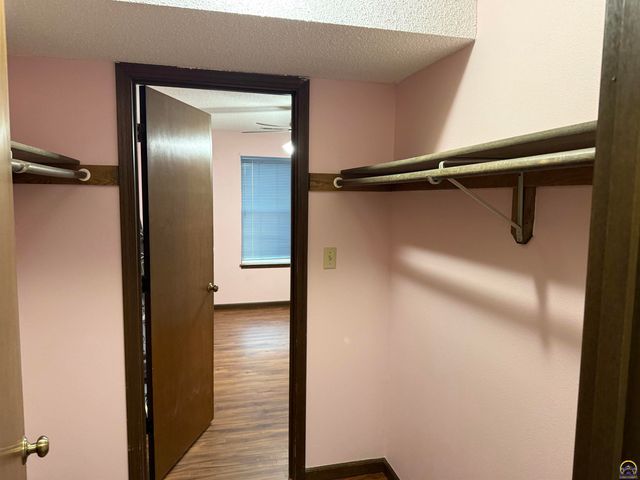 3019 SW Maupin LN, Topeka, KS 66614