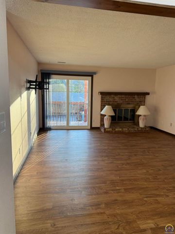 3019 SW Maupin LN, Topeka, KS 66614