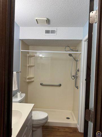 3019 SW Maupin LN, Topeka, KS 66614