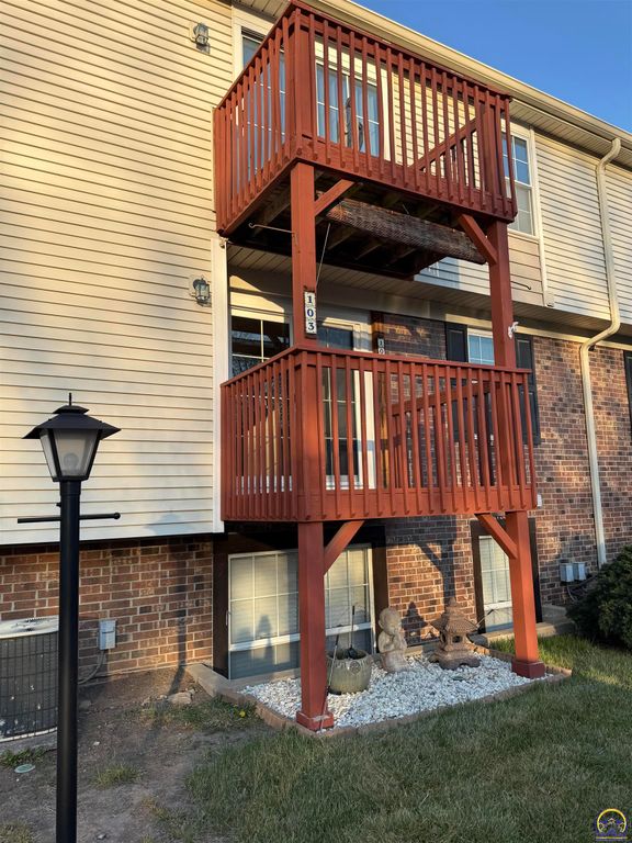 3019 SW Maupin LN, Topeka, KS 66614