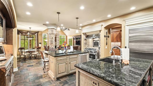 1645 Saratoga Way, Edmond, OK 73003