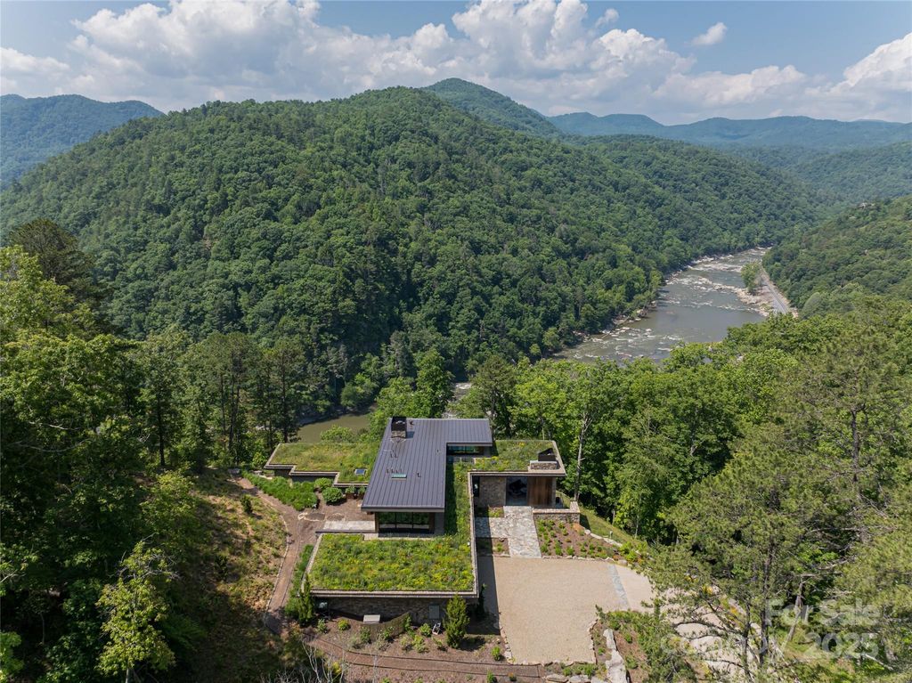 112 Moon Shadow Lane, Marshall, NC 28753