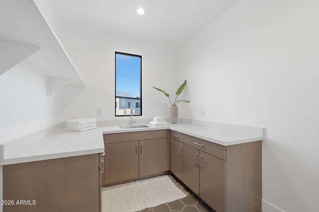 100 W NORTHERN Avenue 6, Phoenix, AZ 85021