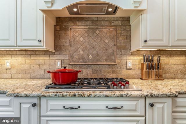 10 PHEASANT DR, Ringoes, NJ 08551