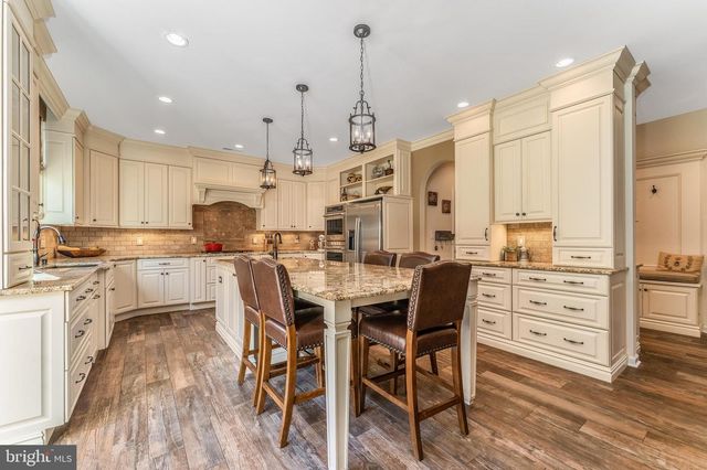 10 PHEASANT DR, Ringoes, NJ 08551