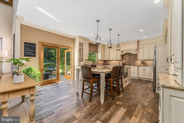 10 PHEASANT DR, Ringoes, NJ 08551